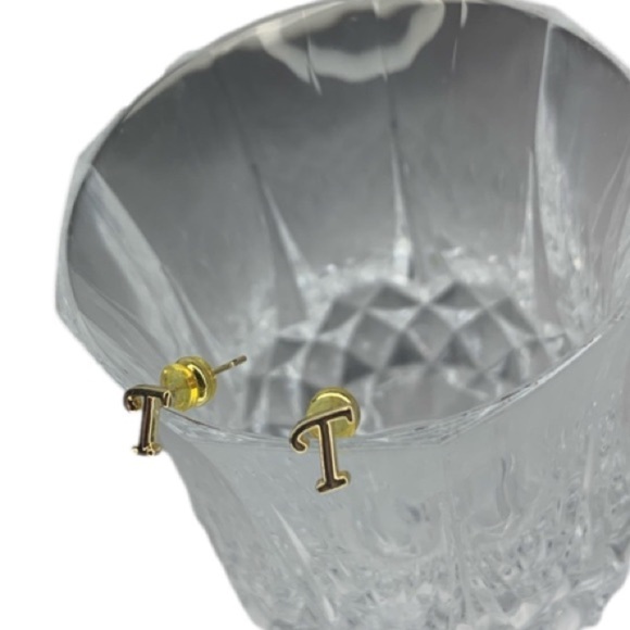 Gold T earrings - Picture 4 of 5